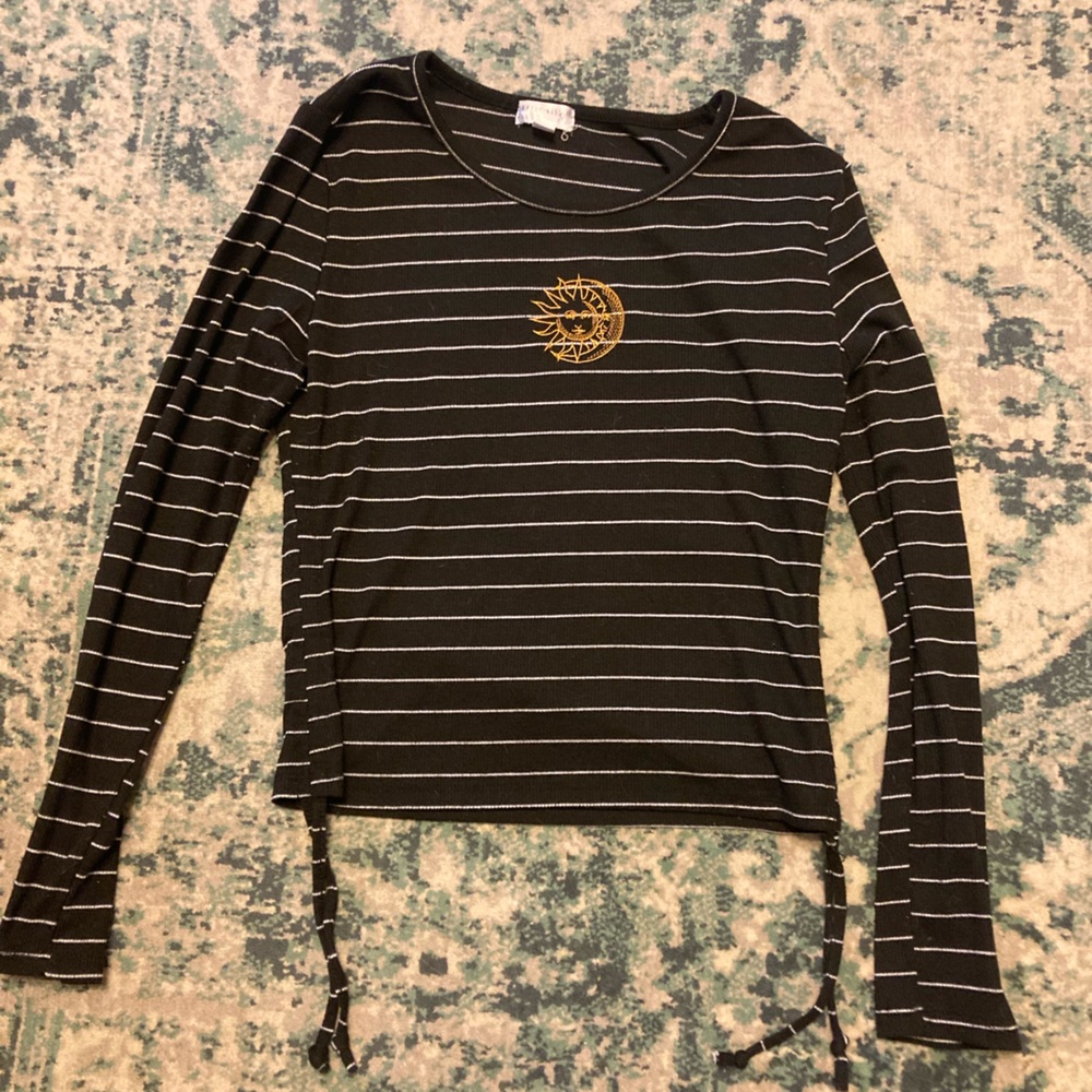 Used long sleeved sweater.